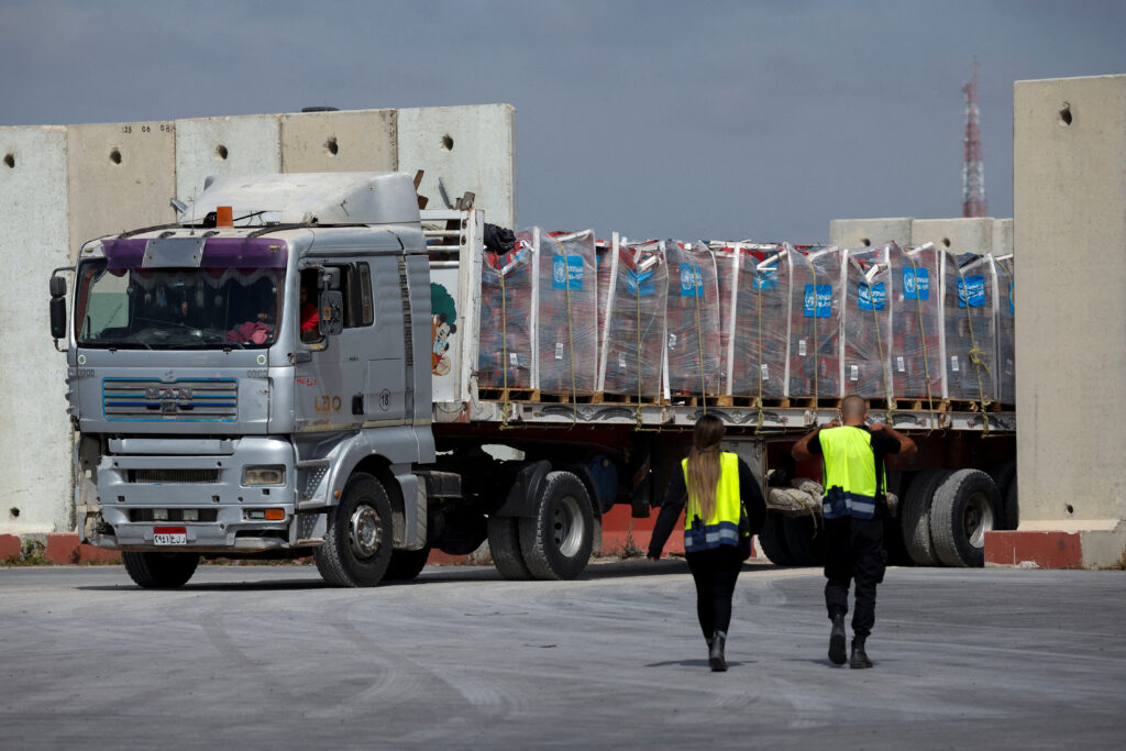 Israel habilita todos los días el envió de decenas de camiones ocn ayuda humanitaria