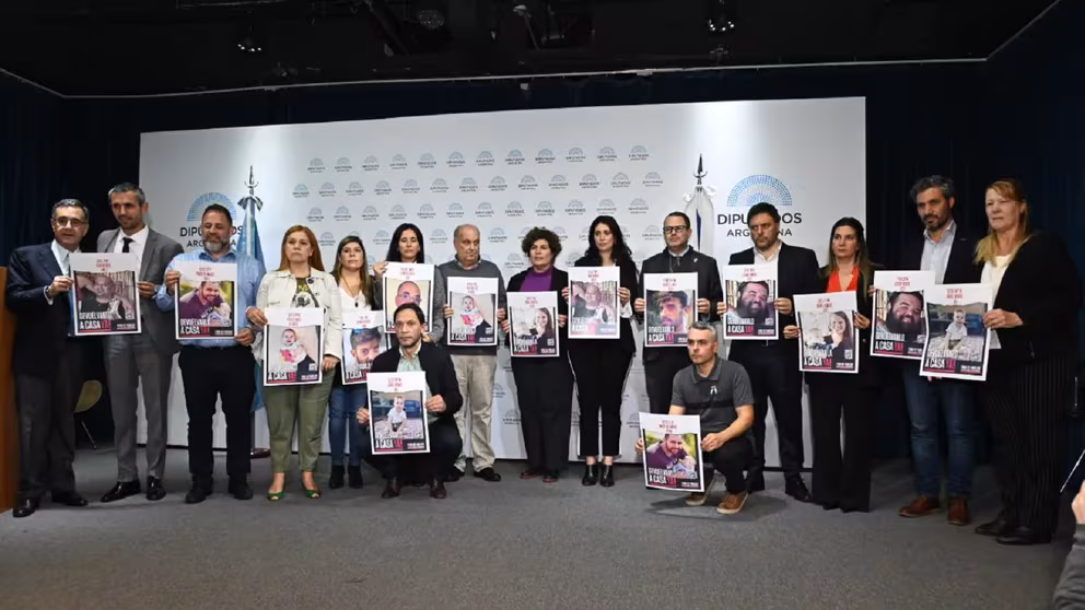 Diputados argentinos exigieron la libertad de los rehenes