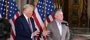 Donald Trump y Steve Witkoff, el elegido por el presidente entrante como el enviado a Medio Oriente.